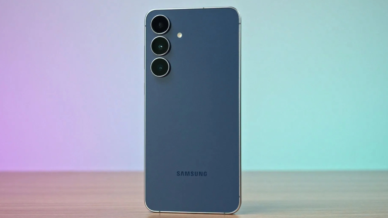 1. Samsung Galaxy S25 FE - Best Overall