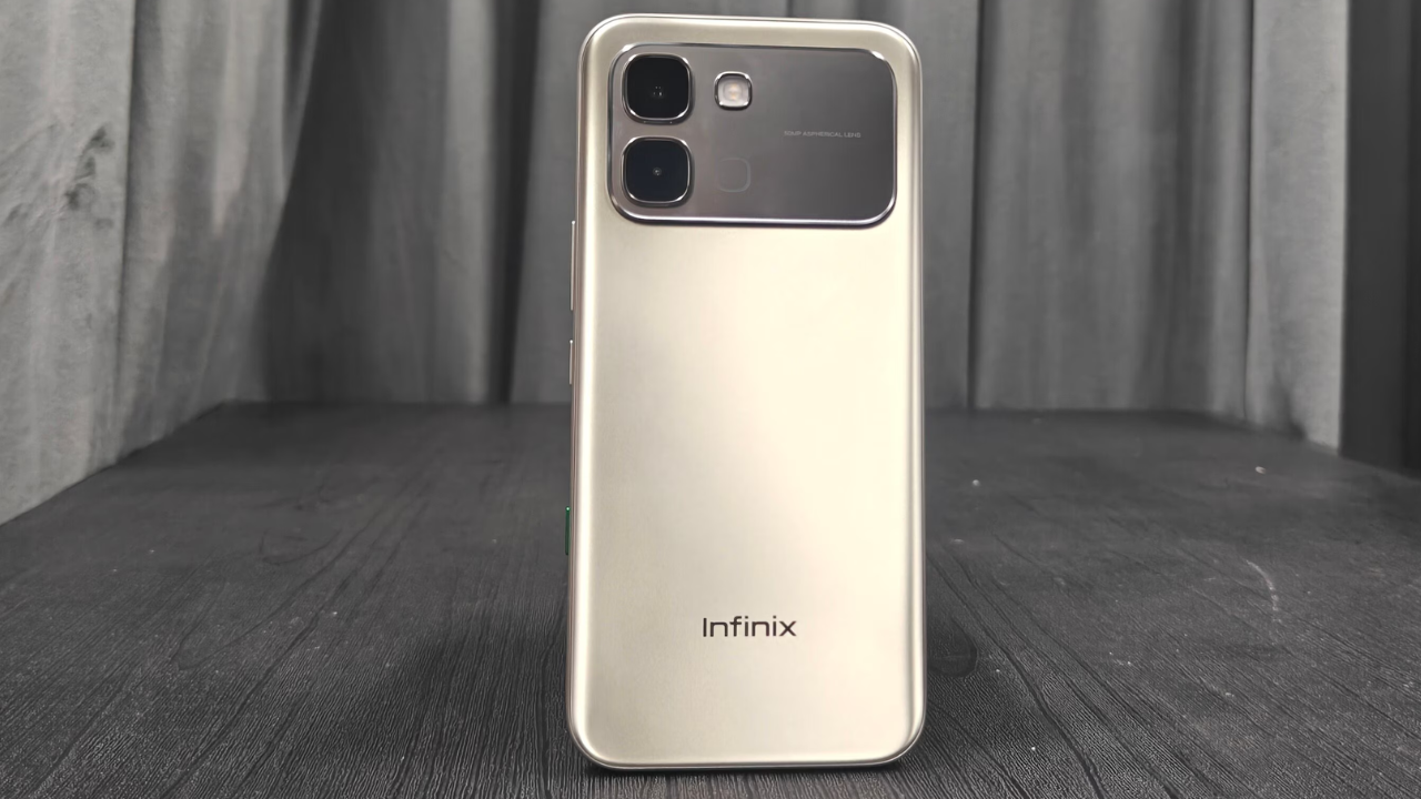 1. Infinix Note Edge — ₹24,999