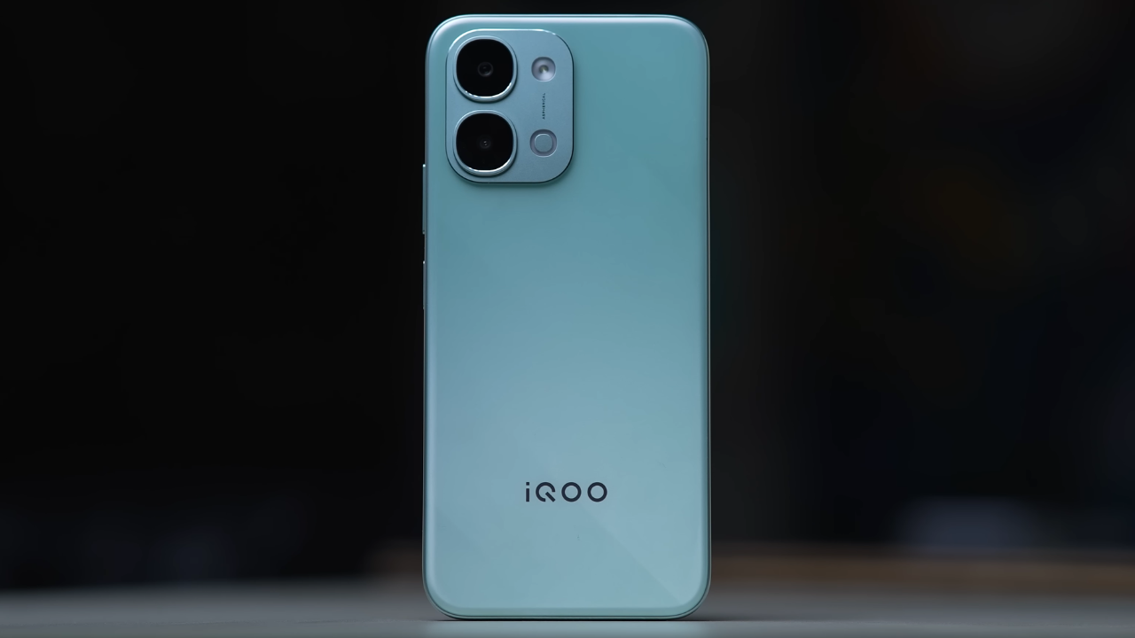 3. iQOO Z11x — ₹24,999