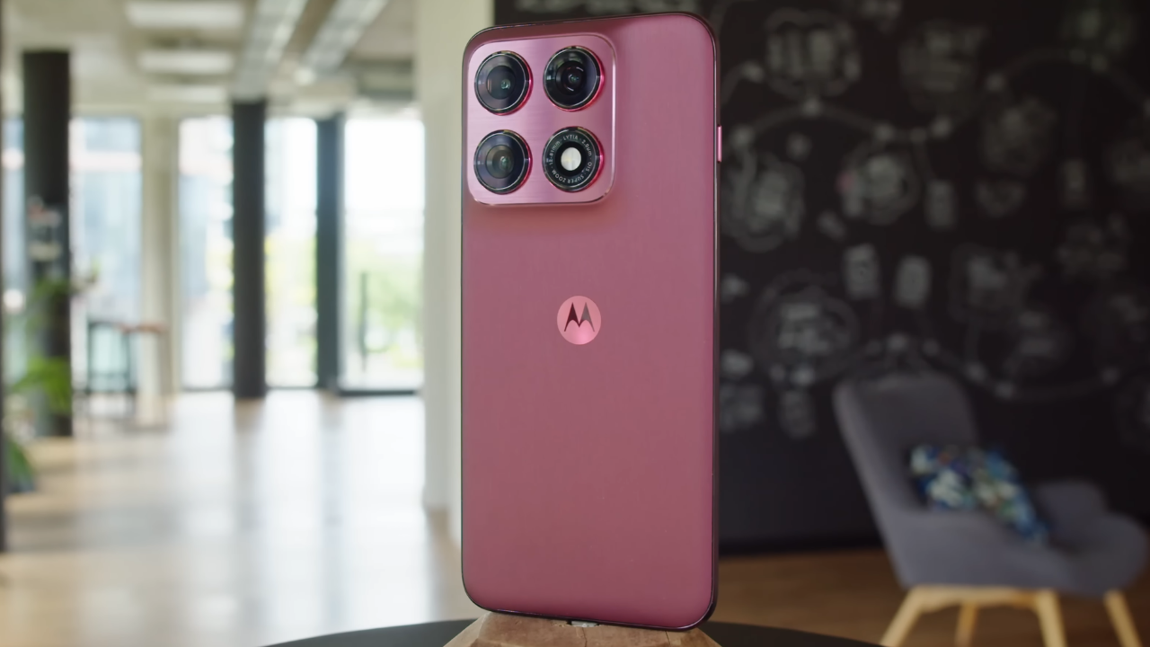 1. Motorola Edge 70 Pro